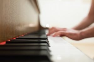 How to Learn Jazz Piano Online (Free And Paid Options)